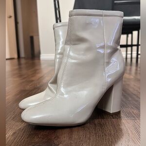 Elegant Cream Women's Boots